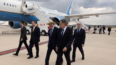 El jefe de la diplomacia estadounidense, Antony Blinken, visita México para tratar asuntos sobre el tráfico de fentanilo y construcción de muro fronterizo.