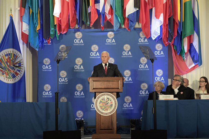 Pence, dijo este lunes en la OEA que sobre los ciudadanos de&nbsp;Cuba, Venezuela y Nicaragua pesa una oscura nube de tiranía