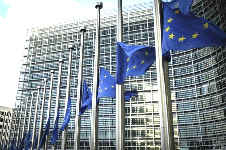 La UE pide a todos los agentes políticos y las instituciones de Venezuela trabajar de forma constructiva en pro de una solución que respete plenamente el Estado de derecho y los derechos humanos.