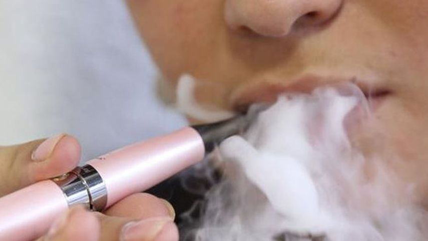 En 2016, el 3,2 por ciento de los adultos en los EEUU y el 11,3 por ciento de los estudiantes de secundaria admitieron haber usado cigarrillos electrónicos.