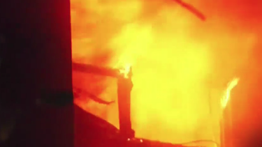 Captura de pantalla del incendio del edificio donde falleció el señor en Pompano Beach.&nbsp;
