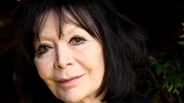  La gran dama de la chanson francesa fue ingresada el jueves con la sospecha de que sufría una apoplejía. (EFE)