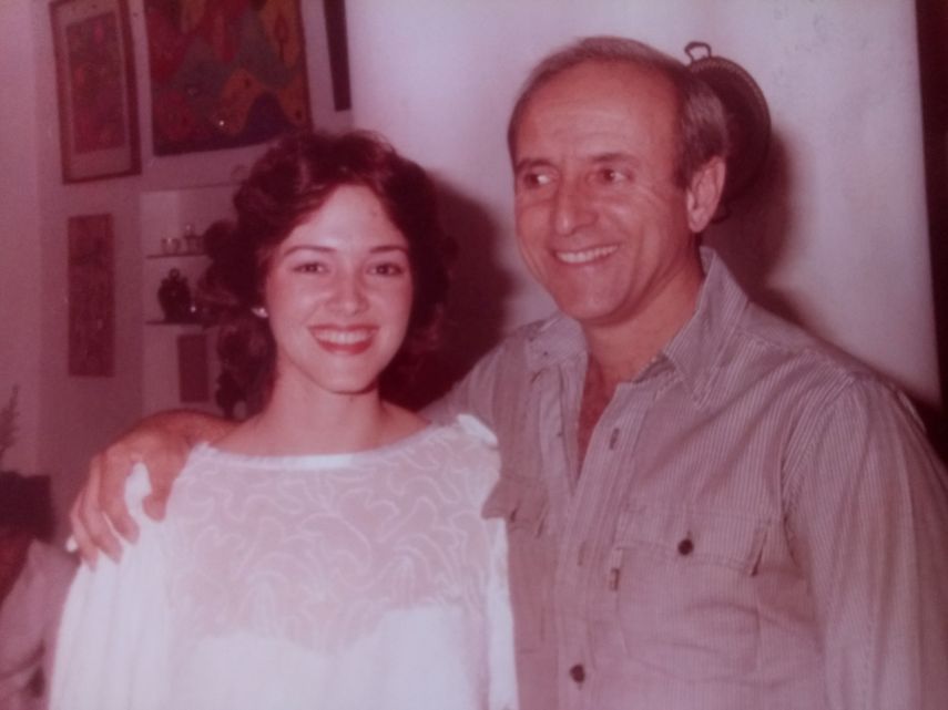 Ileana junto a su padre Antonio de la Guardia.