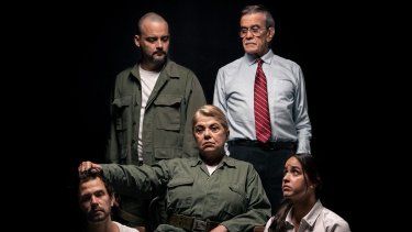 Ariel Texido, Héctor Medina, Susana Pérez, Dianne Garriga y Bill Schwartz, conforman el elenco de Las paredes oyen.