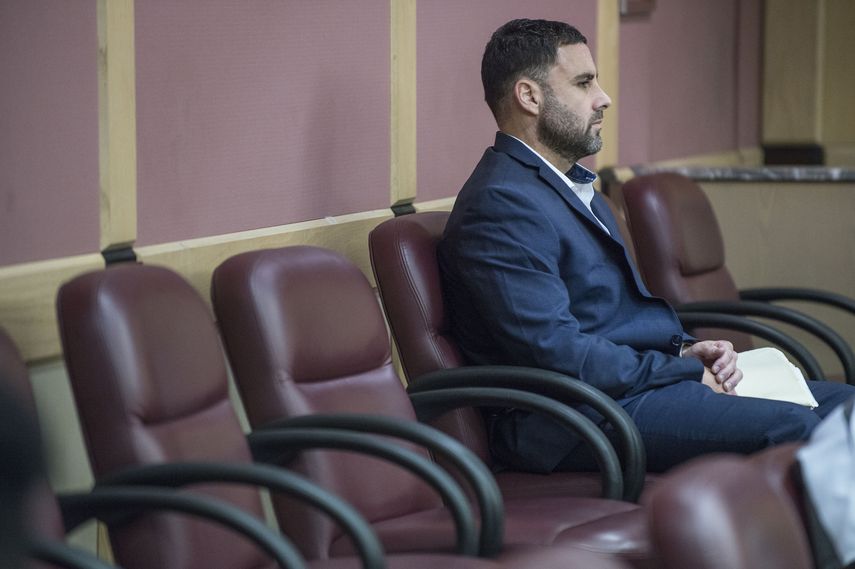 La defensa de&nbsp;Pablo&nbsp;Ibar&nbsp;señaló que concluyó este viernes la selección de 18 jurados que decidirán la culpabilidad o no del español de un triple asesinato durante un nuevo juicio, cuya fase oral comenzará el próximo 26 de noviembre en Fort Lauderdale.