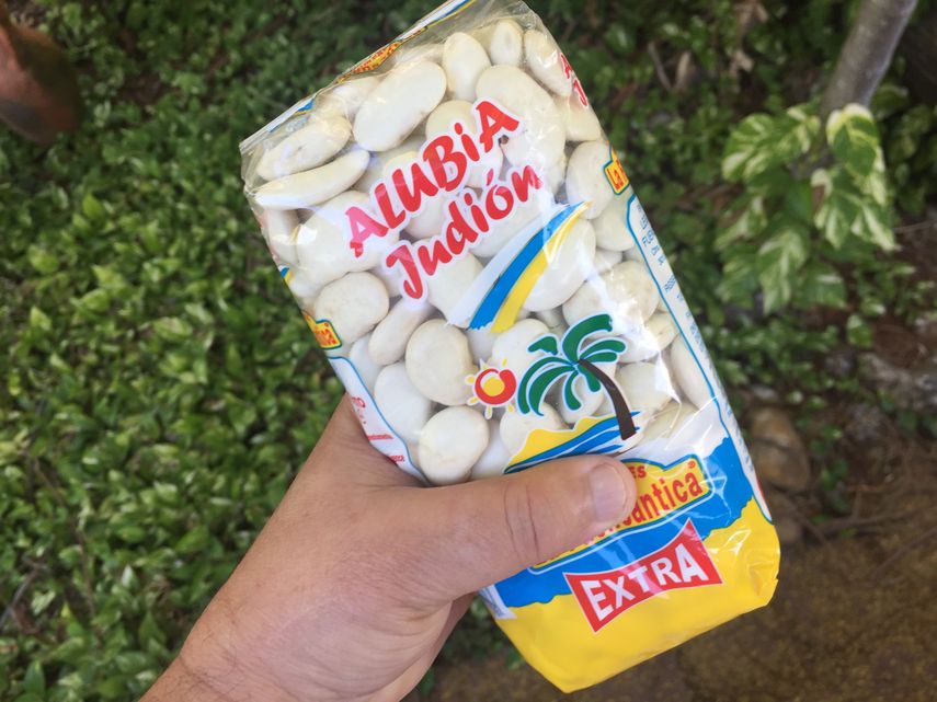Paquete de fabas, alubias para hacer fabada.