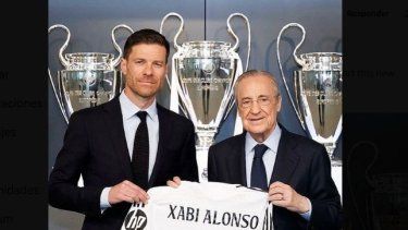 Xabi Alonso es presentado por el Real Madrid como nuevo entrenador del conjunto y posa con el presidente del club, Florentino Pérez&nbsp;