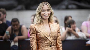 Emily Blunt posa para los fotógrafos en la sesión fotográfica de la película Oppenheimer el miércoles 12 de julio de 2023 en Londres.&nbsp;