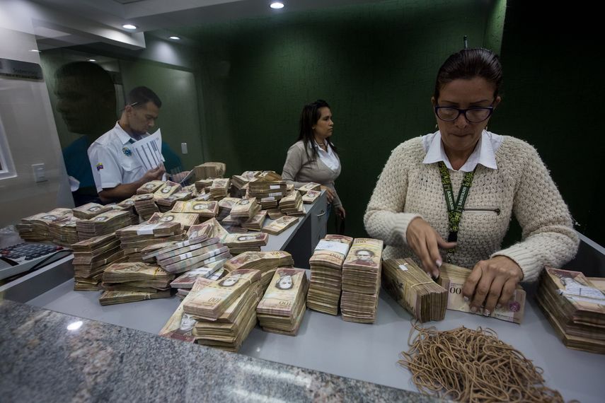 El jefe de Estado venezolano dio un plazo prudente de 72 horas para que aquellos que posean papeles de esta denominación lo declaren ante la banca pública y ante el Banco Central de Venezuela.