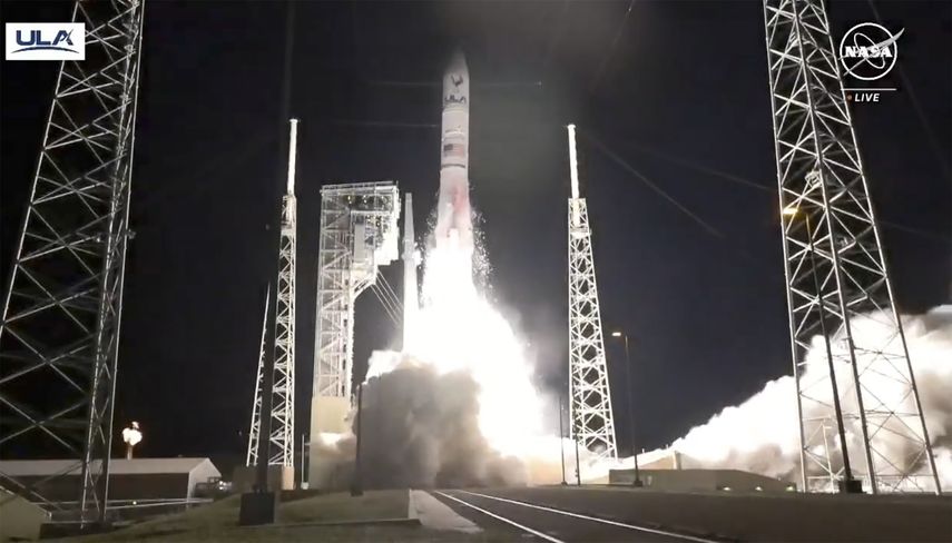 El cohete Vulcan de United Launch Alliance, con la sonda lunar de Astrobotic Technology, al despegar de Cabo Cañaveral en Florida