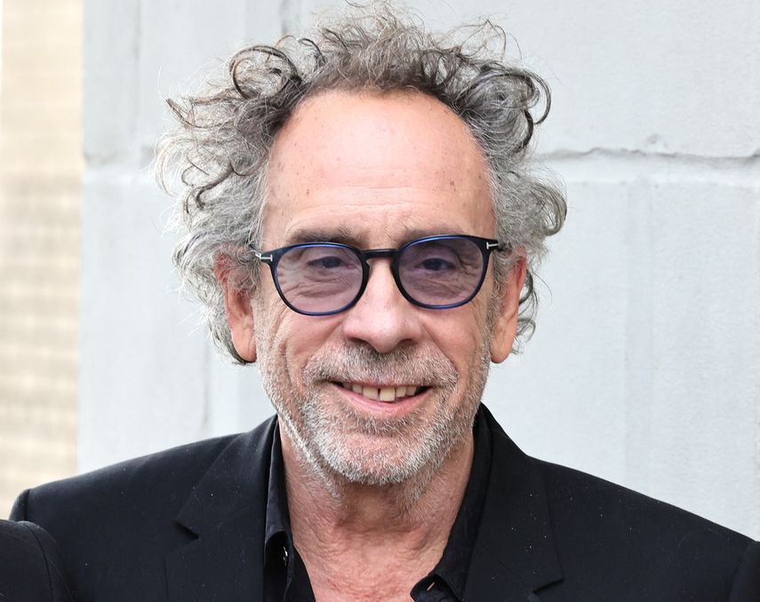 Tim Burton asiste a la sesión fotográfica de Nueva York Beetlejuice Beetlejuice en el JW Marriott Essex House el 17 de agosto de 2024 en la ciudad de Nueva York.