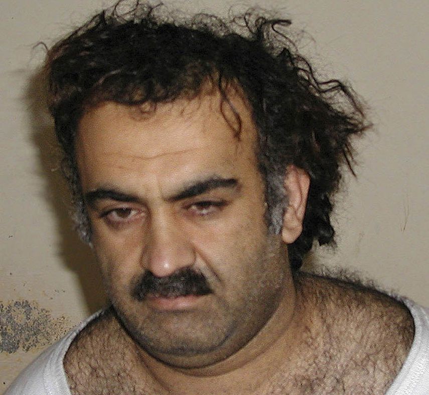 La primera sesión de ahogamiento de Jalid Sheikh Mohamed —acusado de haber ideado los ataques terroristas del 11 de septiembre de 2001- duró 10 minutos más de lo que permitía el Departamento de Justicia, indica un reporte del Senado. (AP)