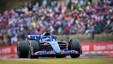 Fernando Alonso deja un vacío muy grande en Alpine, que les cuesta cubrir
