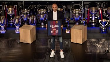 En la ceremonia estuvieron Samuel Etoo, Sergio Busquets, Gerard Piqué, Jordi Alba y un Xavi Hernández que llegó a llorar de emoción.