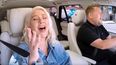 Christina Aguilera y James Corden cantando Fall in Line en Carpool Karaoke. Christina Aguilera y James Corden cantando Fall in Line en Carpool Karaoke.
