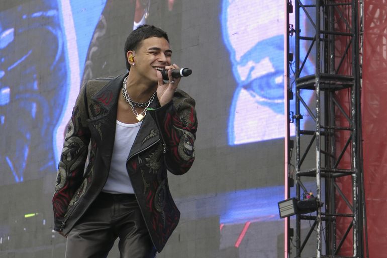 El cantante puertorriqueño Robi durante su concierto en el Coca-Cola Flow Fest en la Ciudad de México el 27 de noviembre de 2022.