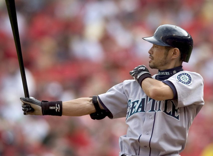 Suzuki batea de por vida para .311 con 3.089 hits, sin incluir los 1.278 hits que amasó en nueve temporadas en Japón. Suzuki batea de por vida para .311 con 3.089 hits, sin incluir los 1.278 hits que amasó en nueve temporadas en Japón.