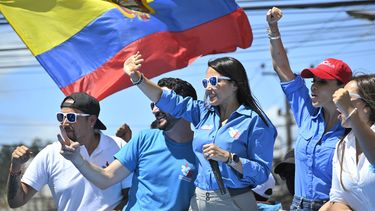 Aunque en 2007 fue candidata al Congreso por el Partido Social Cristiano (derecha), desde la llegada de Rafael Correa al poder Luisa González dio un viraje a la izquierda