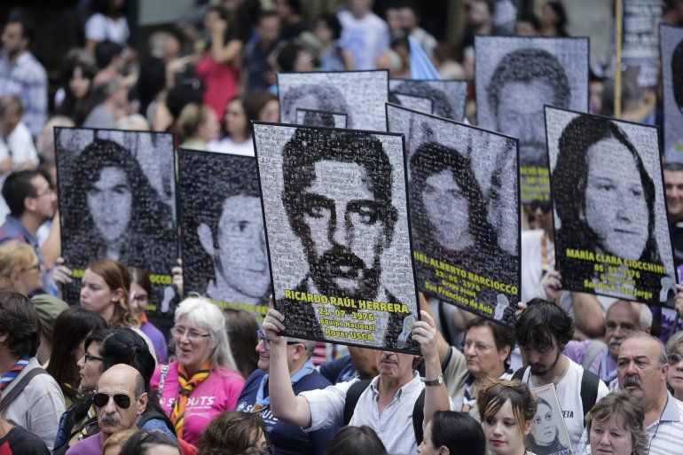 Familias De Desaparecidos En Dictadura Argentina Conmemoran 40 Años De Lucha