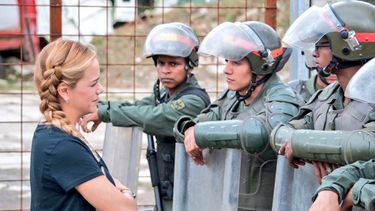 Lilian Tintori, esposa del político preso Leopoldo López, afirma que con el plebiscito del 16 de julio,&nbsp;el pueblo saldrá a votar y a decidir qué es lo que Venezuela quiere.