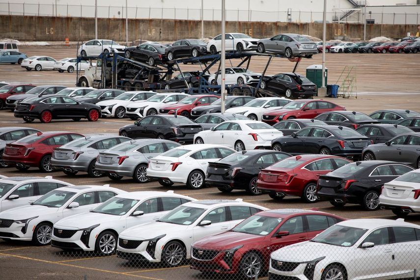 Lote de autos fabricados por la automotriz estadounidense General Motors