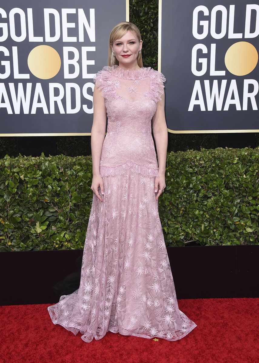 Kirsten Dunst opt&oacute; por la delicadeza del rosado.