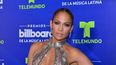 Jennifer López posa en la alfombra de la pasada edición de los Latin Billboard. Jennifer López posa en la alfombra de la pasada edición de los Latin Billboard.