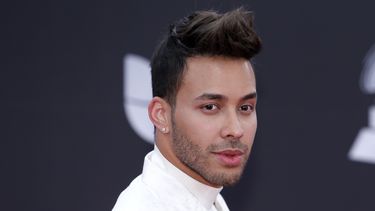 En esta foto del 14 de noviembre de 2019, Prince Royce llega a la ceremonia de los Latin Grammy en Las Vegas. Prince Royce fue honrado por Guinness World Records por tener el tema con más semanas en el No. 1 de la lista Tropical Airplay de Billboard: 29 semanas, con Carita inocente.