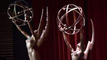 En esta fotograf&iacute;a del 12 de julio de 2018 estatuas de los Emmy en el escenario del anuncio de los nominados a la 70 entrega de los Emmy en el Saban Media Center de la Academia de Televisi&oacute;n en Los Angeles.&nbsp;