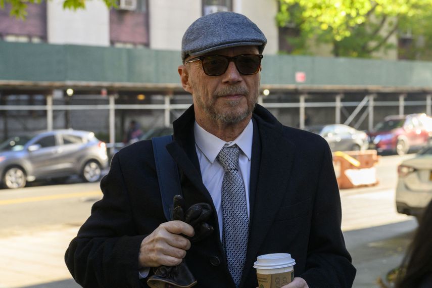 El director de cine Paul Haggis llega a la Corte Suprema de Nueva York para su juicio el 19 de octubre de 2022 en la ciudad de Nueva York. El cineasta enfrenta una demanda civil por violación. , el 19 de octubre de 2022 en la ciudad de Nueva York.