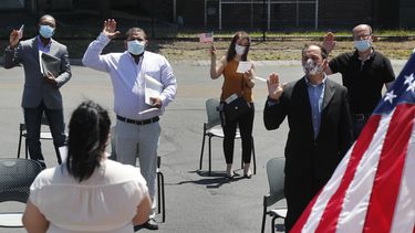 eeuu: agencia de inmigracion reabre, pero aun hay demoras