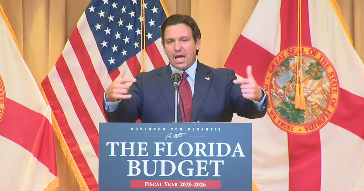 DeSantis firma presupuesto de Florida 2025-2026, tras vetar varios millones