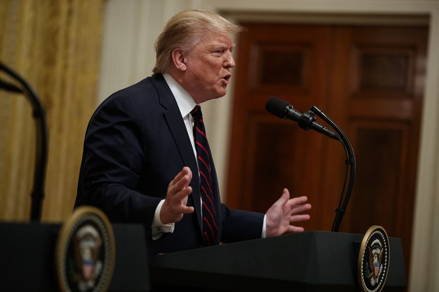 El presidente Donald Trump habla durante una conferencia de prensa en la Casa Blanca, Washington