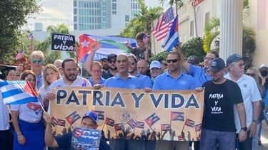 El Club Kiwanis de La Pequeña Habana realizó una marcha en la Calle Ocho.