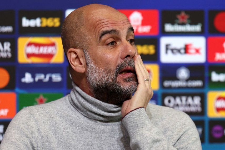 El entrenador español del Manchester City, Pep Guardiola, reacciona durante una conferencia de prensa en el campo de entrenamiento del Manchester City en Manchester, noroeste de Inglaterra, el 28 de enero de 2025, en vísperas de su partido de fútbol de la UEFA Champions League contra el Club Brugge