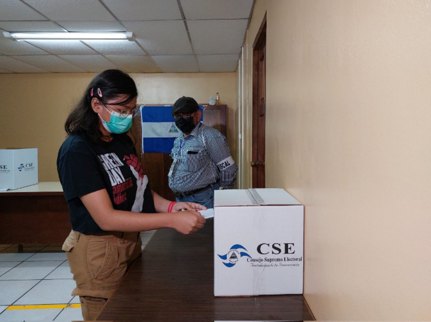 Las elecciones municipales en Nicaragua iniciaron el domingo con lentitud, una escasa afluencia de votantes y en medio de denuncias sobre arrestos de opositores