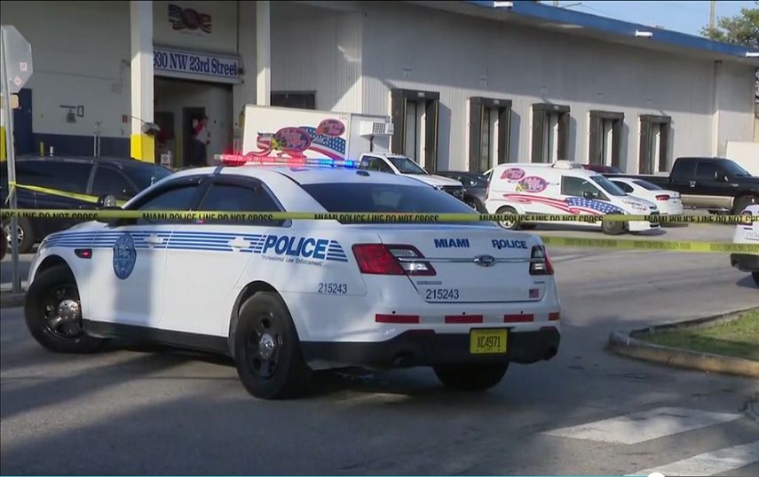 La policía acordonó el área del suceso en Allapattah en busca de más información.