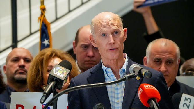 El senador Rick Scott en Miami.