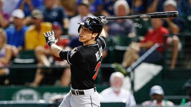 Christian Yelich conectó jonrón en la octava entrada para empatar el juego