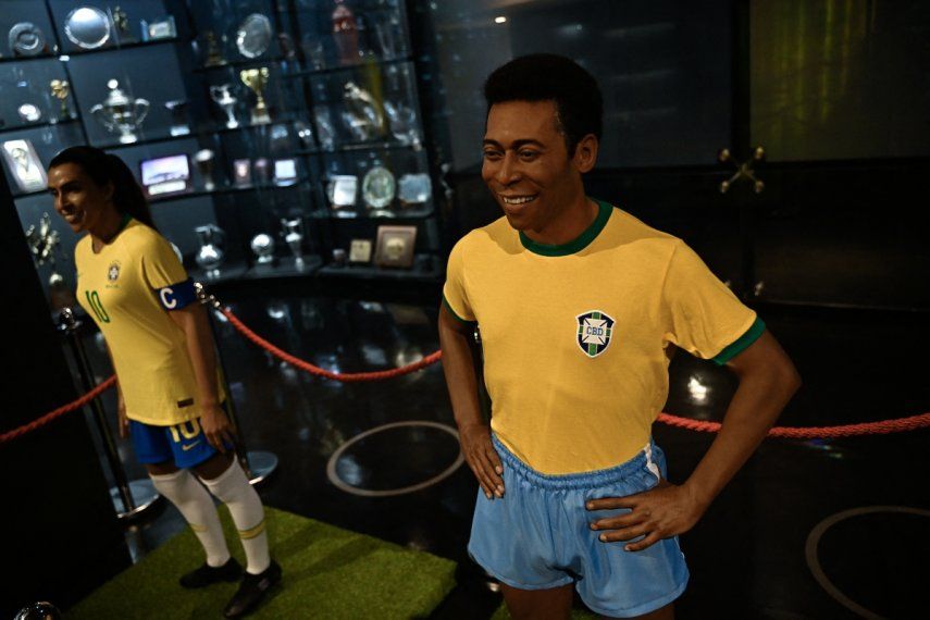 Escultura de Pelé en museo de figuras mundiales en cera