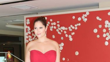 Este diseño en rojo de Sydney´s Closet es ideal para las fiestas que se avecinan. (APOLONIA VARGAS)