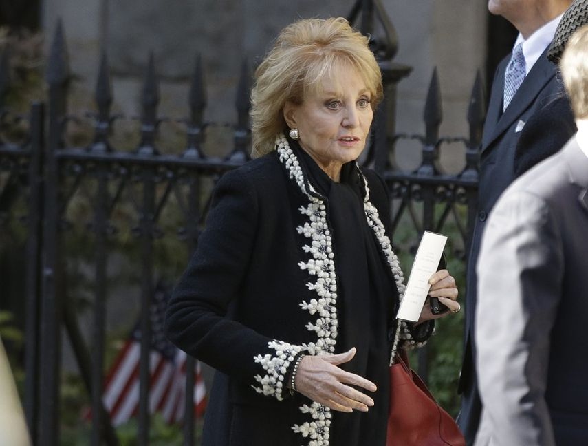 El actor Hugh Jackman, las periodistas Barbara Walters y Diane Sawyer (con su esposo Mike Nichols) y los diseñadores Diane von Furstenberg, Michael Kors, Donna Karan y Tommy Hilfiger fueron vistos entrando a la Iglesia San Ignacio de Loyola