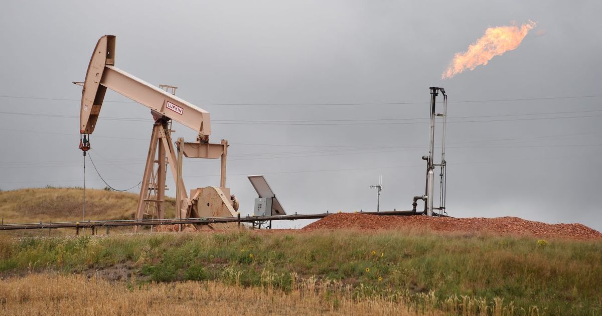 Caen los precios de petróleo ante el anuncio del aumento de oferta