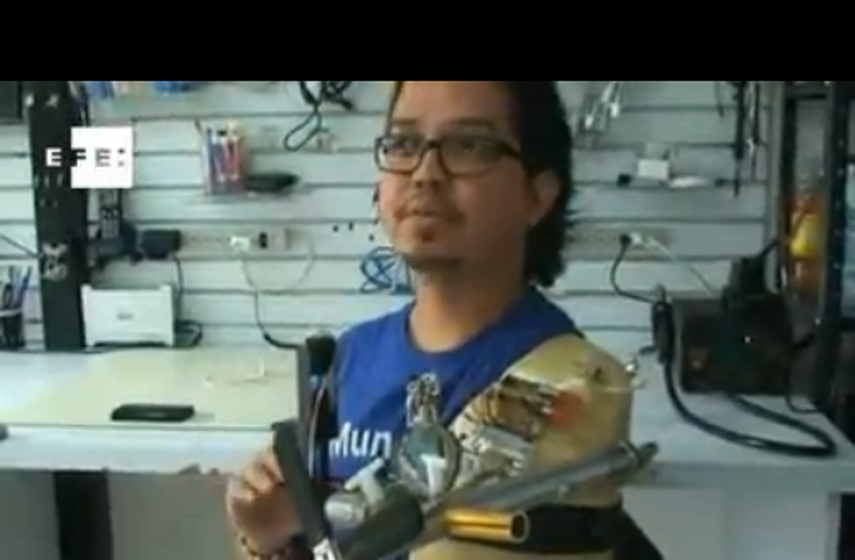 El joven fue premiado recientemente por su invento. (Foto de vídeo de EFE).