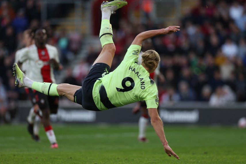 El noruego Erling Haaland anota el tercer gol del encuentro para el Manchester City ante el Southampton