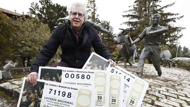 El lotero de La Bruixa dOr de Sort, Xavier Gabriel, vendió en su administración parte del primer premio del numero 71.198, una serie del segundo premio que ha correspondido al número 51.244, y también dos quintos: el 58.808 y el 00.580.