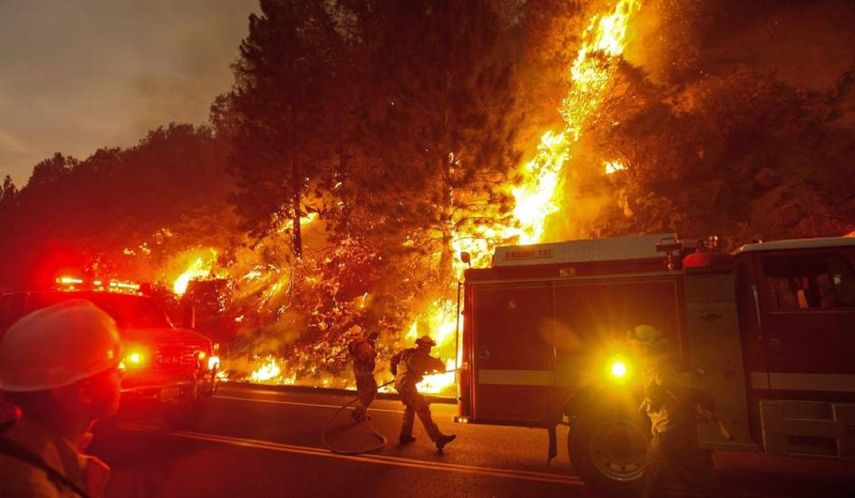 El fuego ha consumido 45.724 acres y ha sido extinguido en un7 %, informó Isaac Sánchez, portavoz de Cal Fire en el condado de Mariposa, al destacar que más de 2.200 bomberos combaten el fuego.