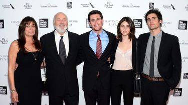 Rob Reiner junto a su familia en la 41.ª Gala Anual de los Premios Chaplin en el Avery Fisher Hall del Lincoln Center for the Performing Arts el 28 de abril de 2014 en la ciudad de Nueva York. &nbsp;