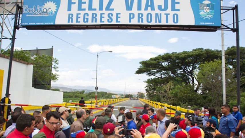 Nicolás Maduro ordenó el cierre del principal paso hacia Colombia desde las ciudades de San Antonio y Ureña de Táchira (ARCHIVO)