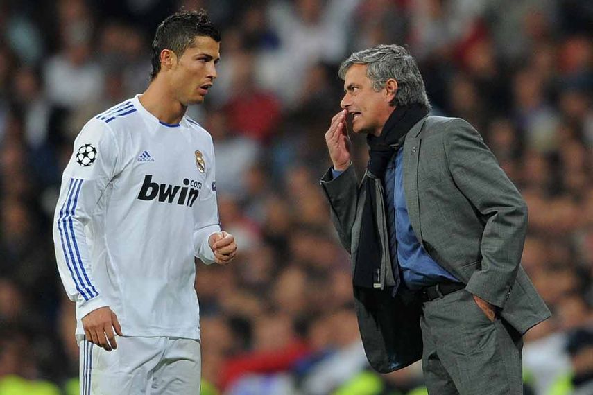 Según Mendes, Cristiano (izquierda) y Mourinho están al día con el fisco de español y británico